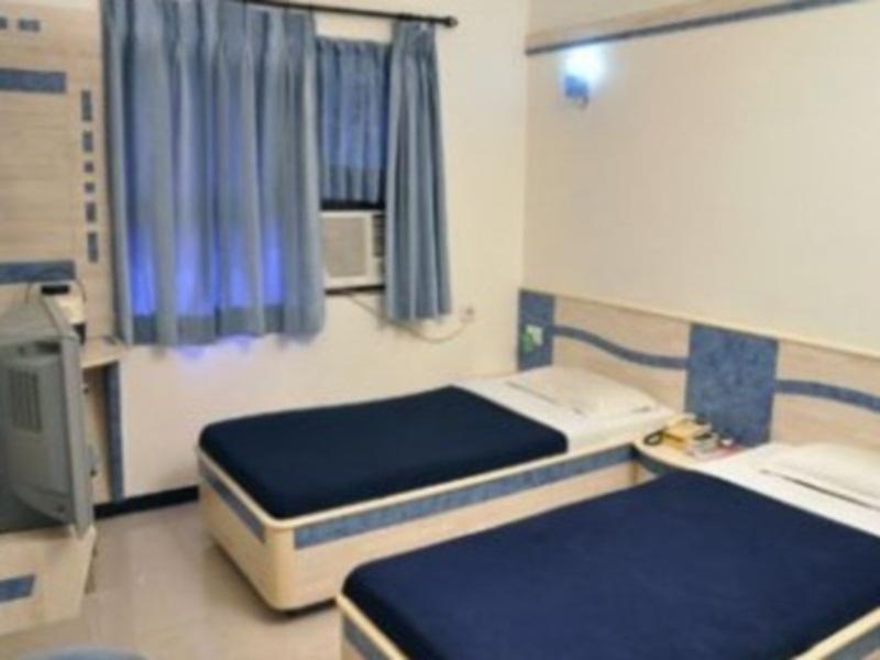 Hotel Everstar Rajkot Bagian luar foto