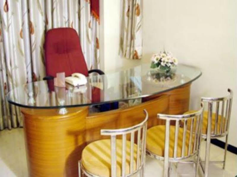 Hotel Everstar Rajkot Bagian luar foto